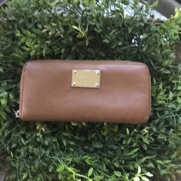 Michael Kors Leather Wallet - Picture 1 of 5
